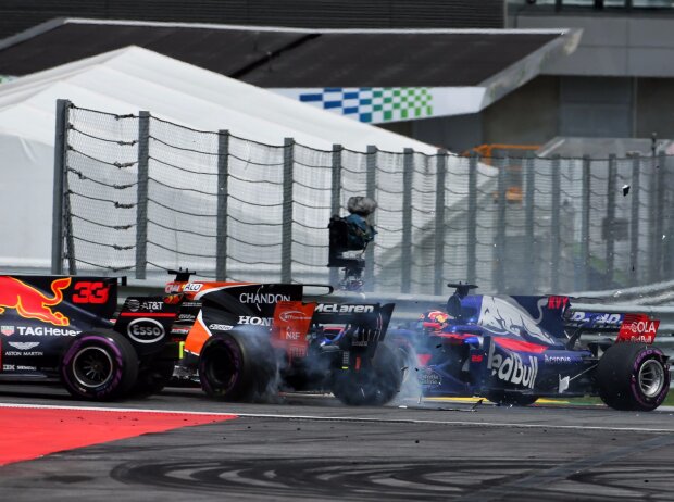Titel-Bild zur News: Daniil Kwjat, Fernando Alonso, Max Verstappen