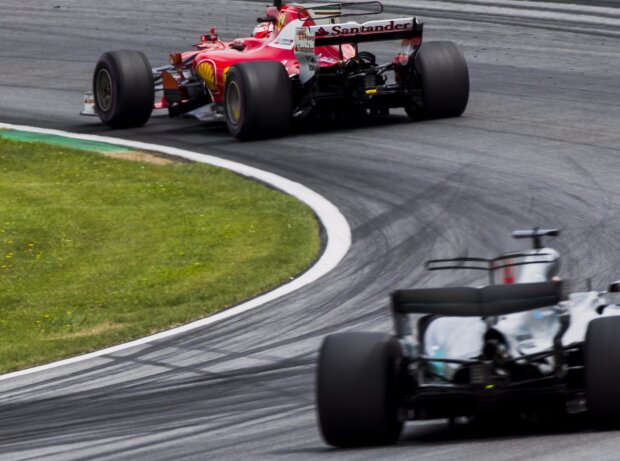 Kimi Räikkönen, Lewis Hamilton Kimi Räikkönen, Lewis Hamilton