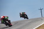 Tom Sykes vor Chaz Davies 