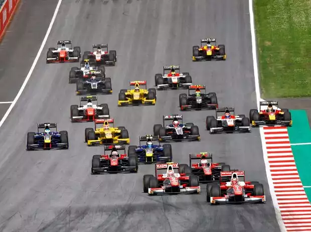 Formel-2-Start Titel-Bild zur News: Formel-2-Start