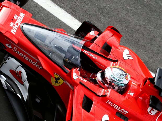 Titel-Bild zur News: Sebastian Vettel testet "Shield"