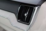 Detail im Innenraum des Volvo XC60 (2017): Schwedenflagge als Dehnungsfuge 