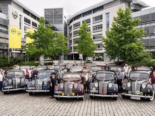 80 Jahre Opel Admiral: Die alten Herren unter sich 