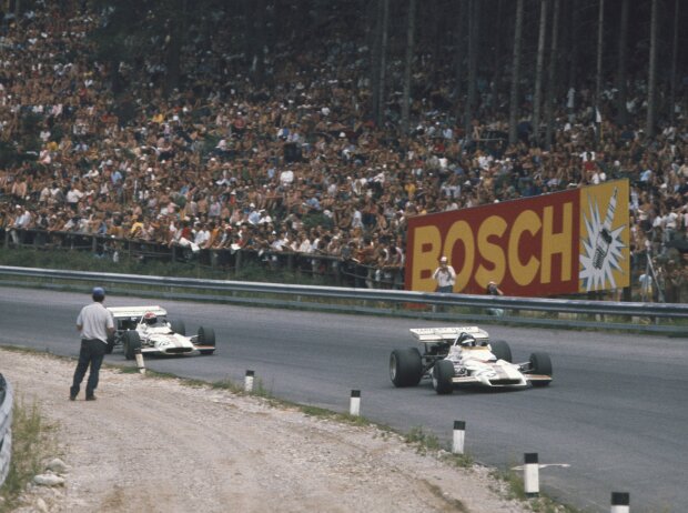 Peter Gethin vor Helmut Marko auf dem Österreichring 1971