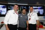 Fernando Alonso (McLaren), Eric Boullier und Jonathan Neale 