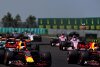 Bild zum Inhalt: Teamkollision bei Red Bull: Verstappen räumt Ricciardo ab