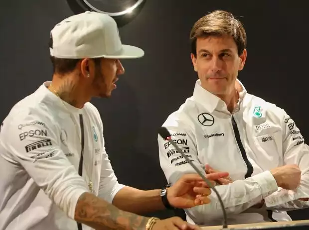 Lewis Hamilton, Toto Wolff Titel-Bild zur News: Lewis Hamilton, Toto Wolff