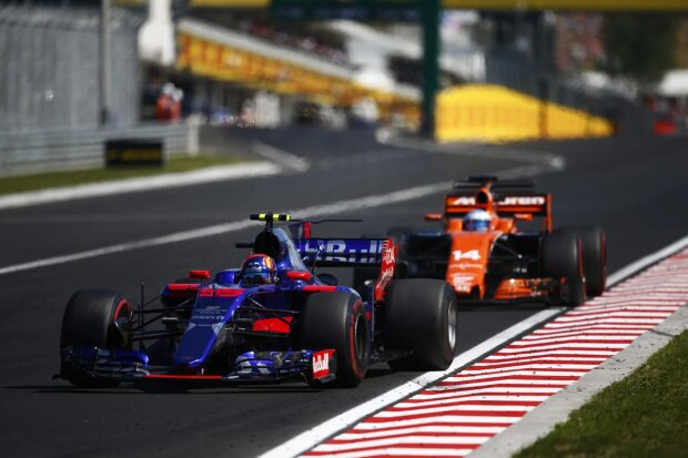 Carlos Sainz Fernando Alonso Toro Rosso Scuderia Toro Rosso F1McLaren McLaren Honda F1 ~Carlos Sainz (Toro Rosso) und Fernando Alonso (McLaren) ~ 
