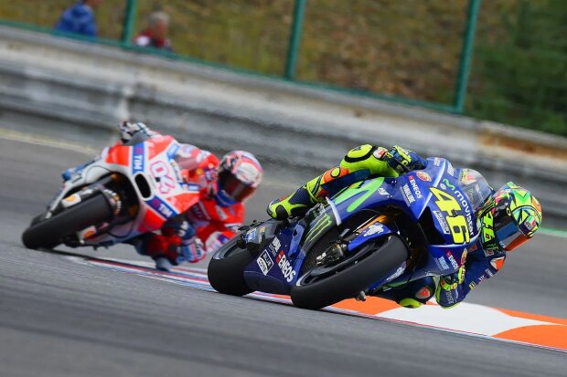   ~Valentino Rossi vor Andrea Dovizioso ~       