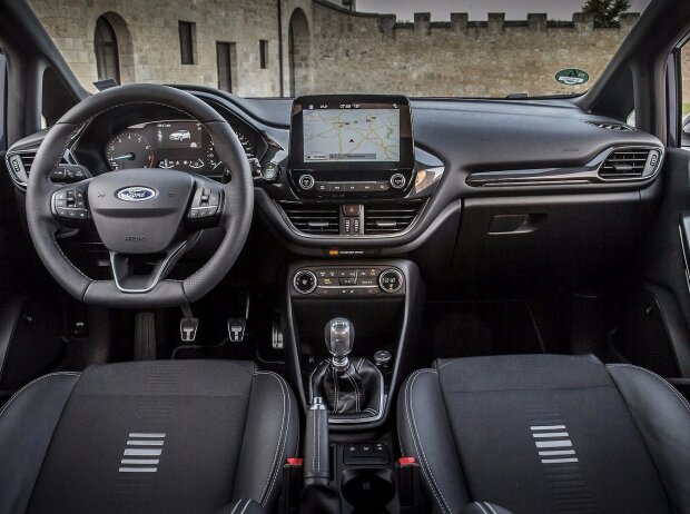 Innenraum und Cockpit des Ford Fiesta 2017