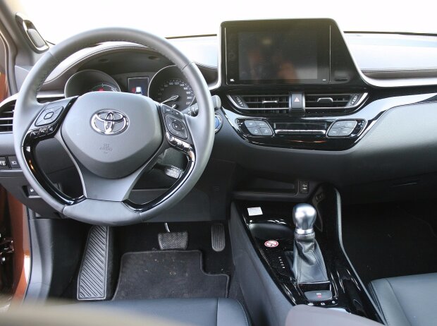 Innenraum und Cockpit Toyota C-HR 1.8 Hybrid 2017