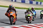 Bradley Smith vor Cal Crutchlow 