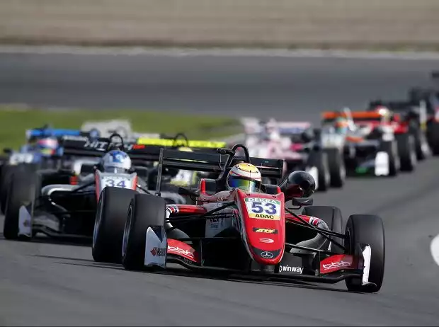 Callum Ilott, Jake Hughes, Lando Norris Titel-Bild zur News: Callum Ilott, Jake Hughes, Lando Norris