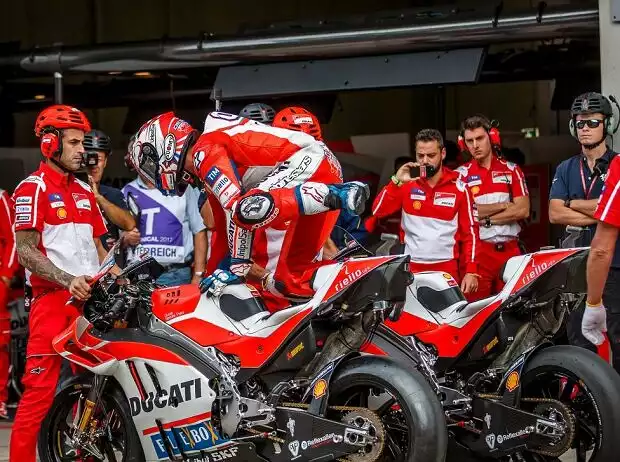 Andrea Dovizioso; Flag-to-Flag Titel-Bild zur News: Andrea Dovizioso; Flag-to-Flag