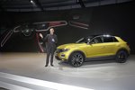 Klaus Bischoff, Leiter Volkswagen-Design, präsentiert den T-Roc 