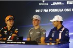 Max Verstappen (Red Bull), Stoffel Vandoorne (McLaren) und Esteban Ocon (Force India) 