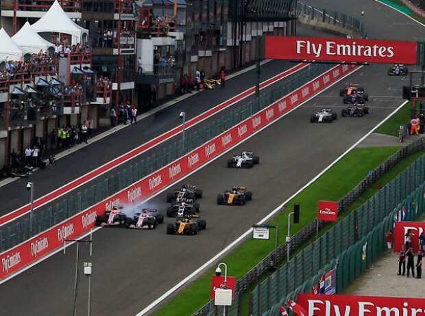 Sergio Perez, Esteban Ocon Sergio Perez, Esteban Ocon