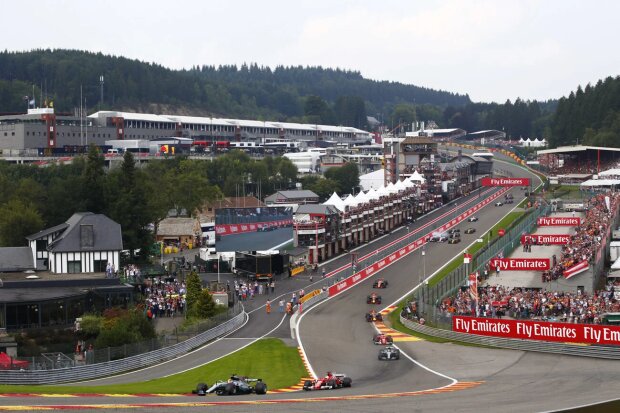 Lewis Hamilton Sebastian Vettel Valtteri Bottas Kimi Räikkönen Max Verstappen Daniel Ricciardo Fernando Alonso Esteban Ocon Sergio Perez Force India Sahara Force India F1 Team F1Mercedes Mercedes AMG Petronas Motorsport F1Red Bull Red Bull Racing F1McLaren McLaren Honda F1 ~Lewis Hamilton (Mercedes), Sebastian Vettel (Ferrari), Valtteri Bottas (Mercedes), Kimi Räikkönen (Ferrari), Max Verstappen (Red Bull), Daniel Ricciardo (Red Bull), Fernando Alonso (McLaren), Esteban Ocon (Force India) und Sergio Perez (Force India) ~ Lewis Hamilton Sebastian Vettel Valtteri Bottas Kimi Räikkönen Max Verstappen Daniel Ricciardo Fernando Alonso Esteban Ocon Sergio Perez Force India Sahara Force India F1 Team F1Mercedes Mercedes AMG Petronas Motorsport F1Red Bull Red Bull Racing F1McLaren McLaren Honda F1 ~Lewis Hamilton (Mercedes), Sebastian Vettel (Ferrari), Valtteri Bottas (Mercedes), Kimi Räikkönen (Ferrari), Max Verstappen (Red Bull), Daniel Ricciardo (Red Bull), Fernando Alonso (McLaren), Esteban Ocon (Force India) und Sergio Perez (Force India) ~