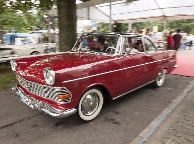 Titel-Bild zur News: Klassikertreffen an den Opelvillen 2017: Opel Rekord P2 Coupé von 1962 (Spitzname "Rasender Kofferraum")
