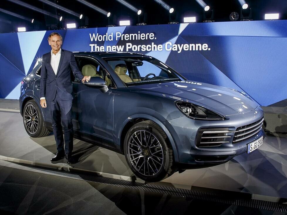 Oliver Blume, Vorstandsvorsitzender Dr. Ing. h.c. F. Porsche AG, präsentiert den neuen Porsche Cayenne