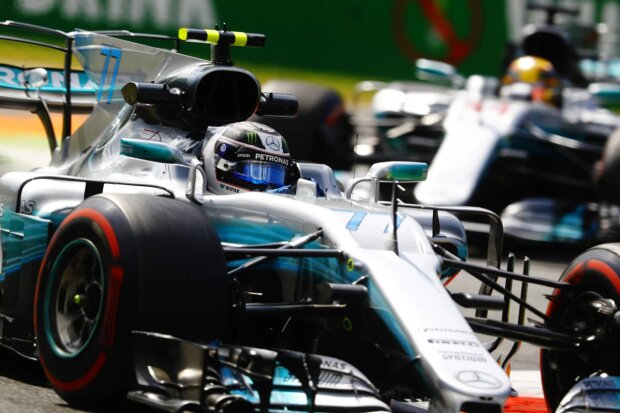 Valtteri Bottas Lewis Hamilton Mercedes Mercedes AMG Petronas Motorsport F1 ~Valtteri Bottas (Mercedes) und Lewis Hamilton (Mercedes) ~ Valtteri Bottas Lewis Hamilton Mercedes Mercedes AMG Petronas Motorsport F1 ~Valtteri Bottas (Mercedes) und Lewis Hamilton (Mercedes) ~