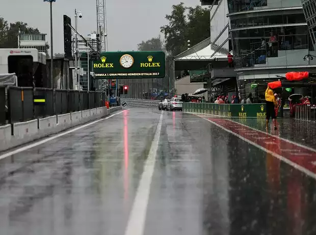 Regen in der Boxengasse Titel-Bild zur News: Regen in der Boxengasse