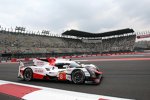 Anthony Davidson (Toyota) und Kazuki Nakajima (Toyota) 