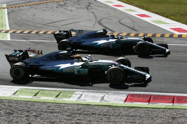 Lewis Hamilton Valtteri Bottas Mercedes Mercedes AMG Petronas Motorsport F1 ~Lewis Hamilton (Mercedes) und Valtteri Bottas (Mercedes) ~ 