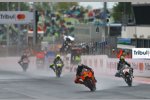 Pol Espargaro vor Karel Abraham 