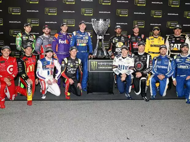 NASCAR Playoff-Teilnehmer 2017: Chase Elliott, Austin Dillon, Denny Hamlin, Kyle Busch, Kurt Busch, Matt Kenseth, Ryan Newman, Kyle Larson, Jamie McMurray, Ryan Blaney, Kasey Kahne, Brad Keselowski, Kevin Harvick, Ricky Stenhouse, Jimmie Johnson Titel-Bild zur News: NASCAR Playoff-Teilnehmer 2017: Chase Elliott, Austin Dillon, Denny Hamlin, Kyle Busch, Kurt Busch, Matt Kenseth, Ryan Newman, Kyle Larson, Jamie McMurray, Ryan Blaney, Kasey Kahne, Brad Keselowski, Kevin Harvick, Ricky Stenhouse, Jimmie Johnson