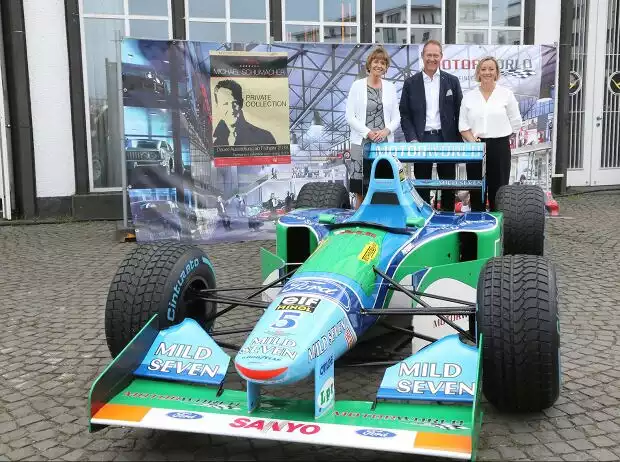 Henriette Reker, Andreas Dünkel, Sabine Kehm hinter Schumi-Benetton Ford Titel-Bild zur News: Henriette Reker, Andreas Dünkel, Sabine Kehm hinter Schumi-Benetton Ford