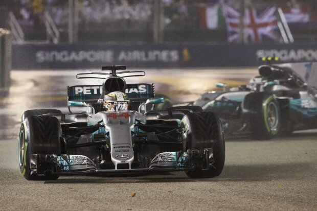 Lewis Hamilton Valtteri Bottas Mercedes Mercedes AMG Petronas Motorsport F1 ~Lewis Hamilton (Mercedes) und Valtteri Bottas (Mercedes) ~ 