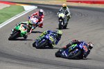 Maverick Vinales vor  Valentino Rossi 