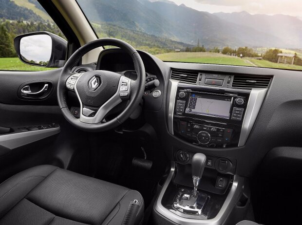Innenraum und Cockpit des Renault Alaskan 2017 Innenraum und Cockpit des Renault Alaskan 2017