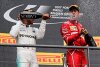 Bild zum Inhalt: Duell auf "Augenhöhe": Vettel darf weiter vom Titel träumen