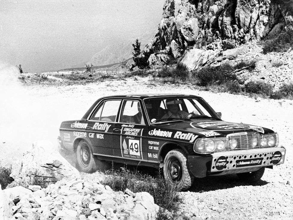 Anthony Fowkes und sein Beifahrer Peter O'Gorman kommen 1977 bei der "London to Sydney Rally" auf Platz 2 ins Ziel