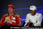 Lewis Hamilton (Mercedes) und Kimi Räikkönen (Ferrari) 