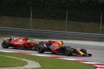 Daniel Ricciardo (Red Bull) und Sebastian Vettel (Ferrari) 