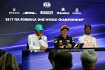 Lewis Hamilton (Mercedes), Max Verstappen (Red Bull) und Daniel Ricciardo (Red Bull) 