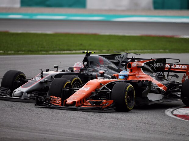 Kevin Magnussen, Fernando Alonso Kevin Magnussen, Fernando Alonso