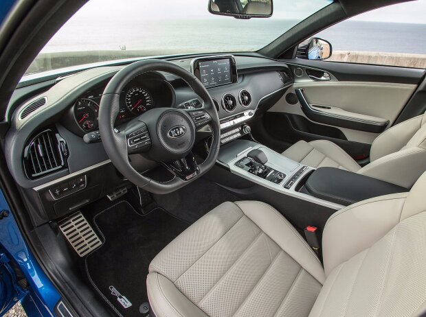 Innenraum und Cockpit des Kia Stinger 2018 Innenraum und Cockpit des Kia Stinger 2018