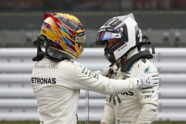 Lewis Hamilton Valtteri Bottas Mercedes Mercedes AMG Petronas Motorsport F1 ~Lewis Hamilton (Mercedes) und Valtteri Bottas (Mercedes) ~ 