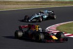 Daniel Ricciardo (Red Bull) und Valtteri Bottas (Mercedes) 