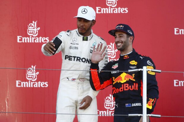 Lewis Hamilton Daniel Ricciardo Mercedes Mercedes AMG Petronas Motorsport F1Red Bull Red Bull Racing F1 ~Lewis Hamilton (Mercedes) und Daniel Ricciardo (Red Bull) ~ 