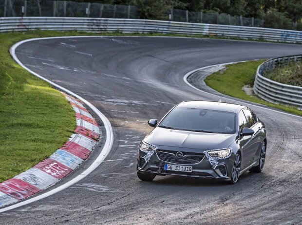 Opel Insignia GSi (Vorserienfahrzeug) auf der Nürburgring-Nordschleife 