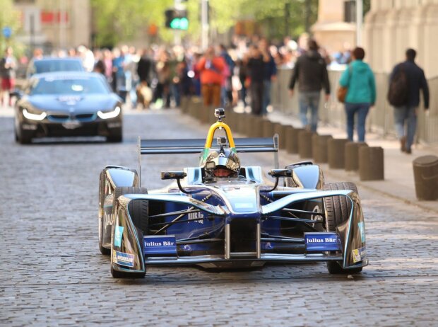 Eliseo Salazar bei Demorunden mit Formel-E-Auto in Santiago de Chile