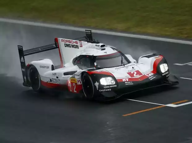 Earl Bamber, Timo Bernhard, Brendon Hartley Titel-Bild zur News: Earl Bamber, Timo Bernhard, Brendon Hartley