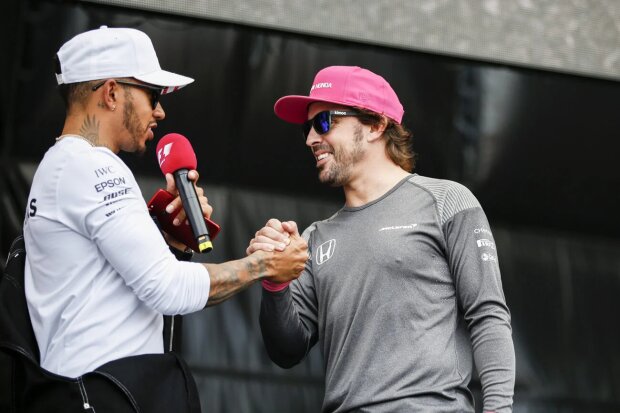 Lewis Hamilton Fernando Alonso Mercedes Mercedes AMG Petronas Motorsport F1McLaren McLaren Honda F1 ~Lewis Hamilton (Mercedes) und Fernando Alonso (McLaren) ~ 