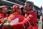 Sebastian Vettel (Ferrari) und Maurizio Arrivabene 