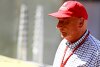 Bild zum Inhalt: Niki Lauda: Darum trägt er seit 1976 ein rotes Kapperl